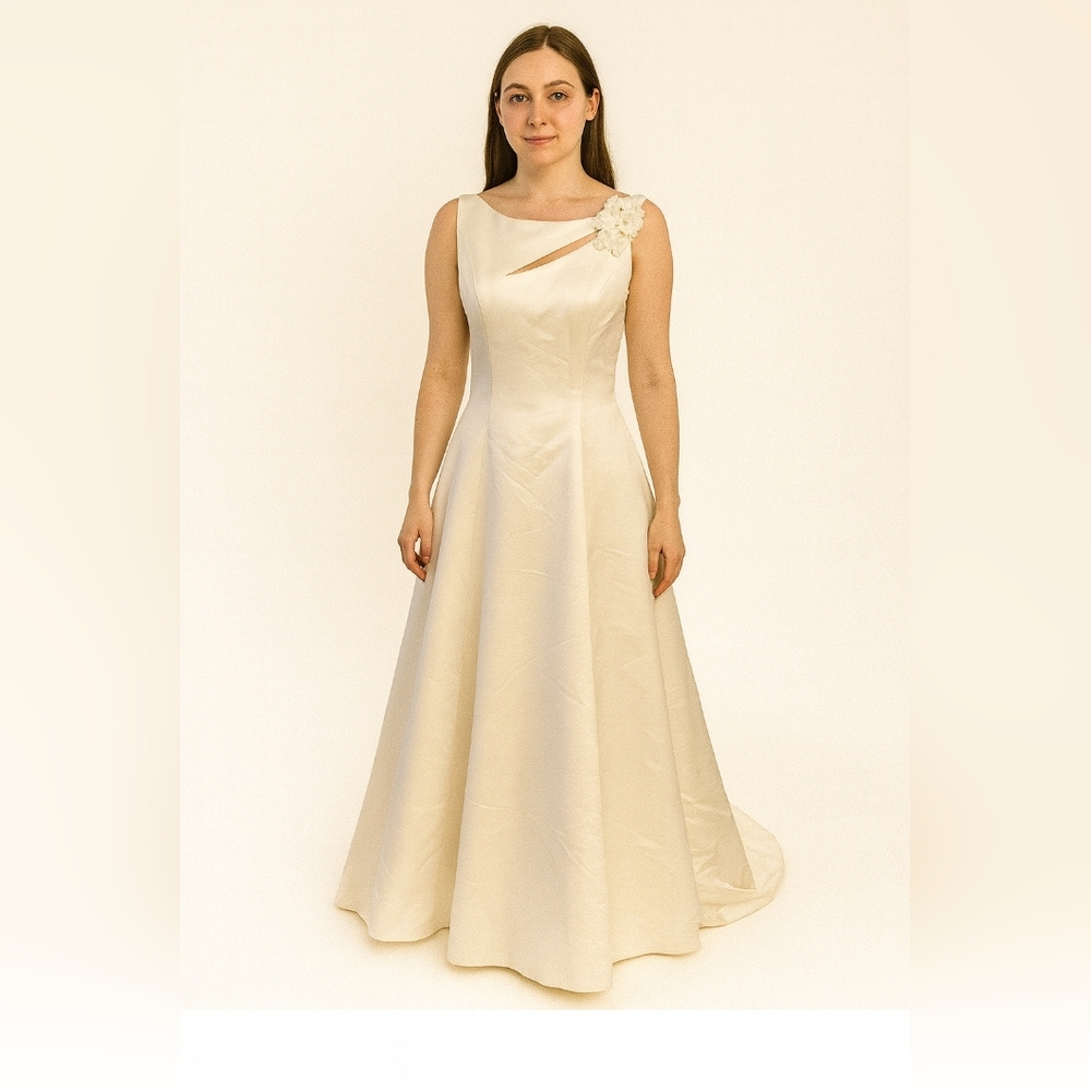 Sophisticated Cream Wedding Gown‎